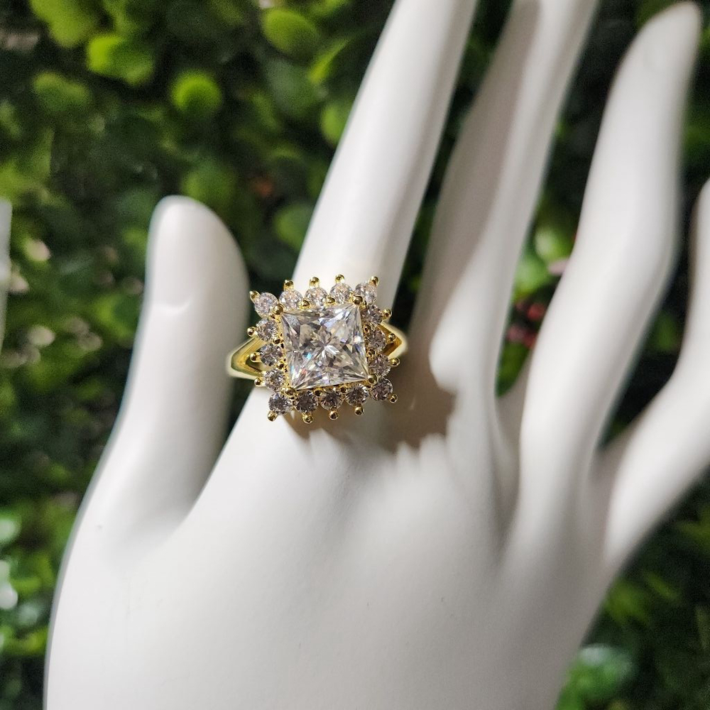 Women's  Gold Tone Moissanite Ring Size 7